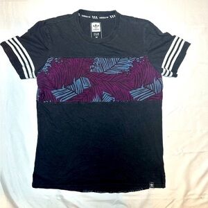 Adidas Medium Black Maroon Abstract Print Sleeve Stripes Short Sleeve Athletic